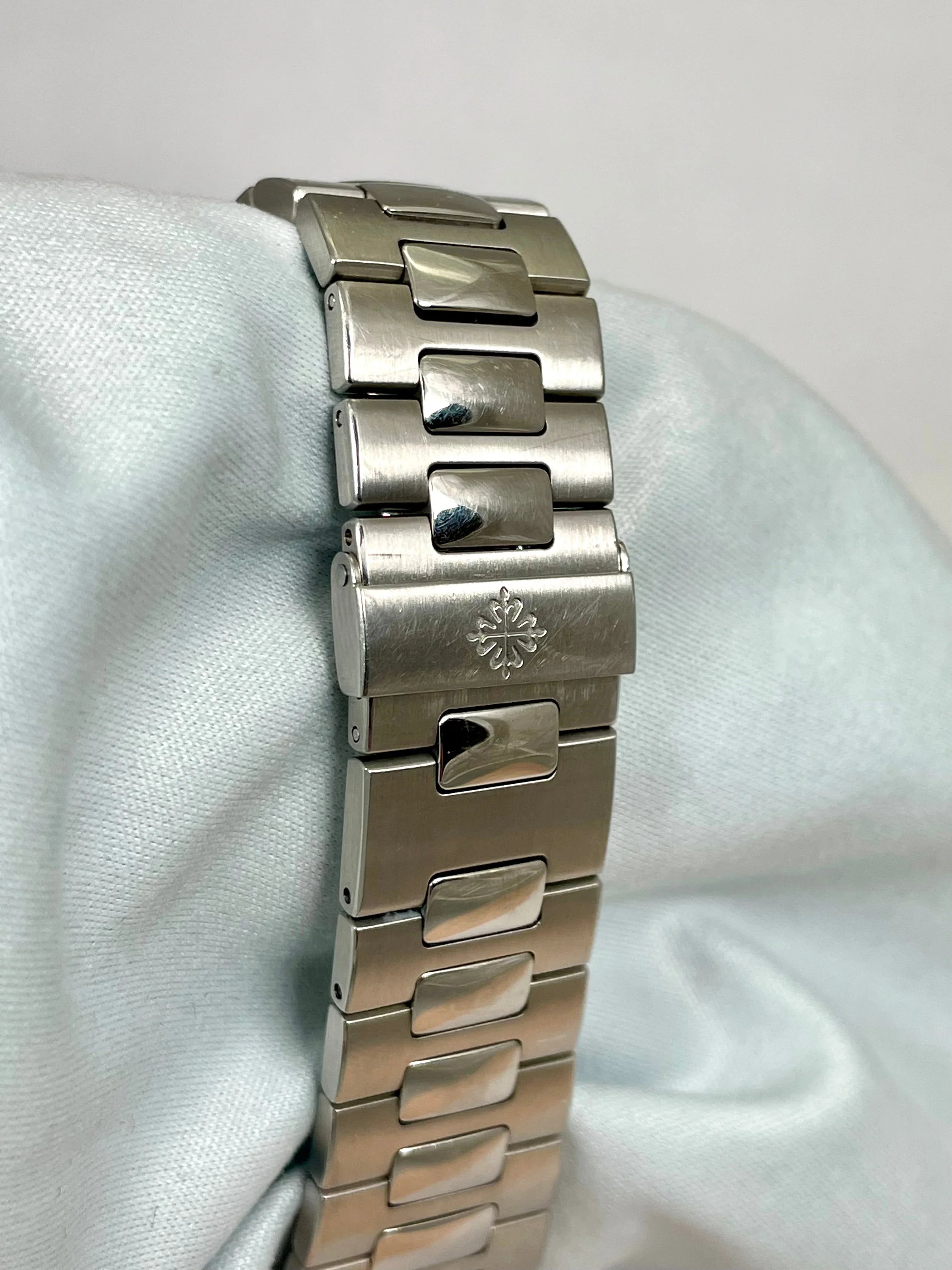 Patek Philippe White Dial 5711 5711/1A-011