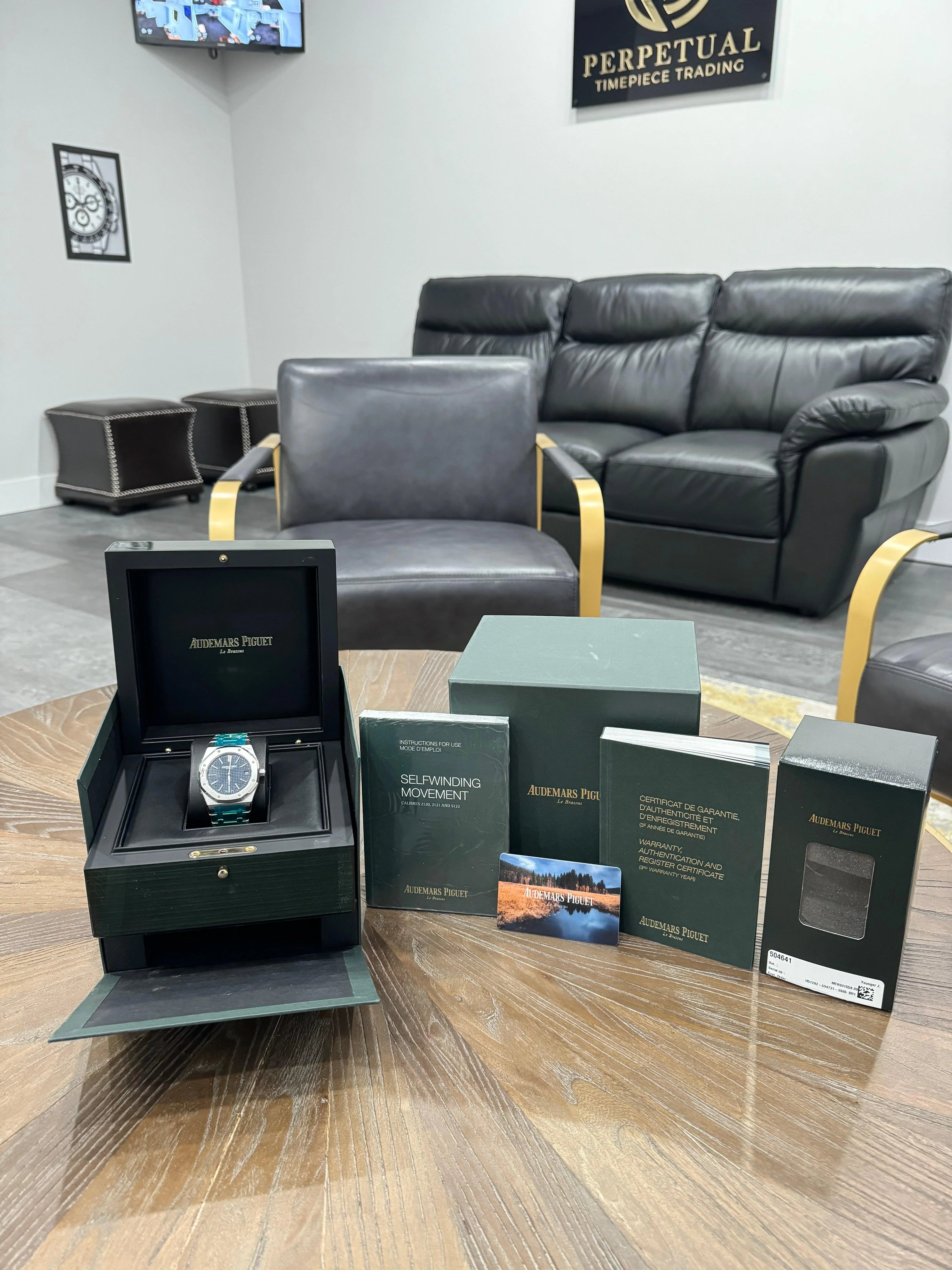 AUDEMARS PIGUET ROYAL OAK BLUE DIAL STEEL 15202ST