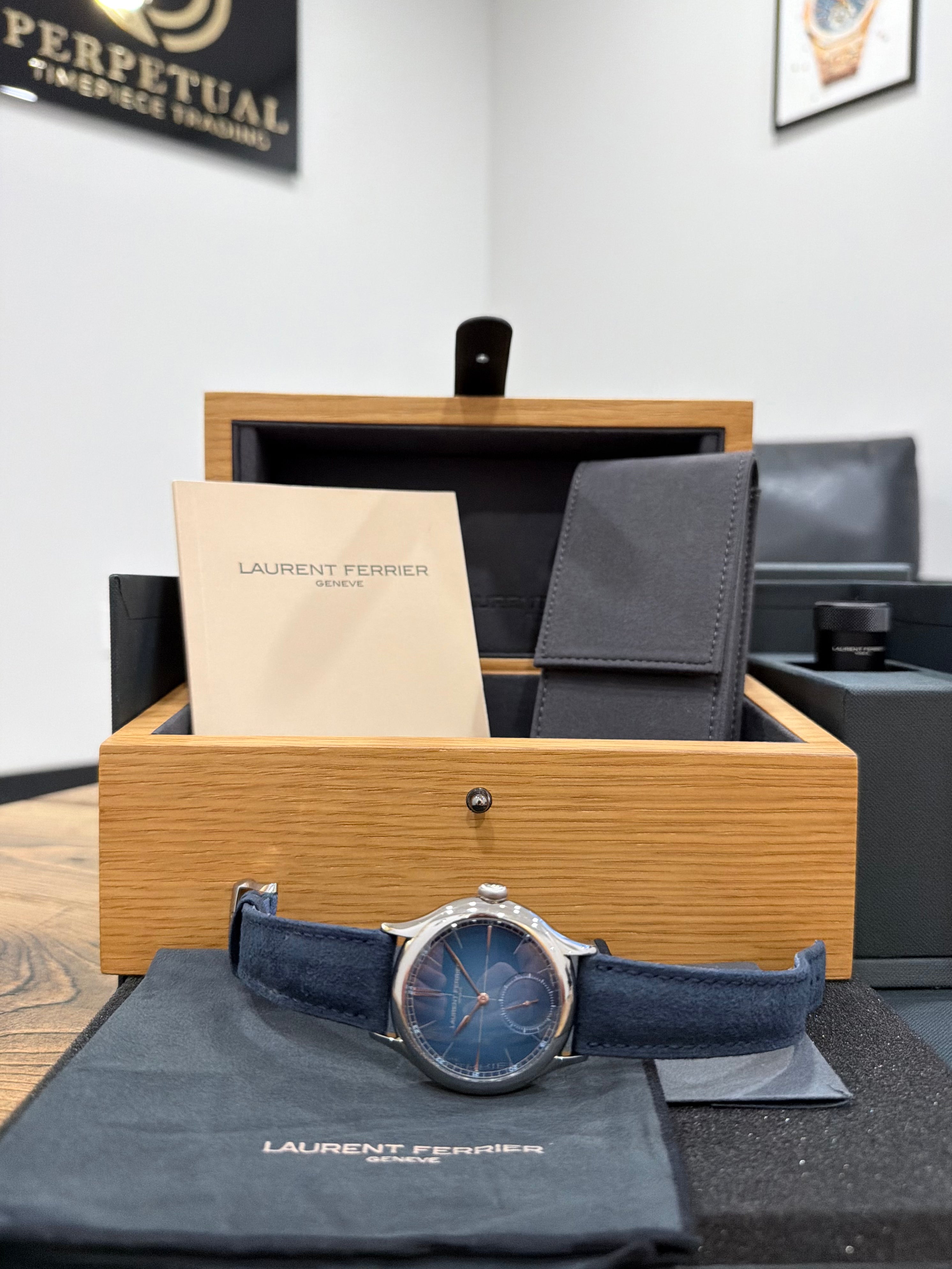 LAURENT FERRIER CLASSIC ORIGIN BLUE LCF036.T1.CG