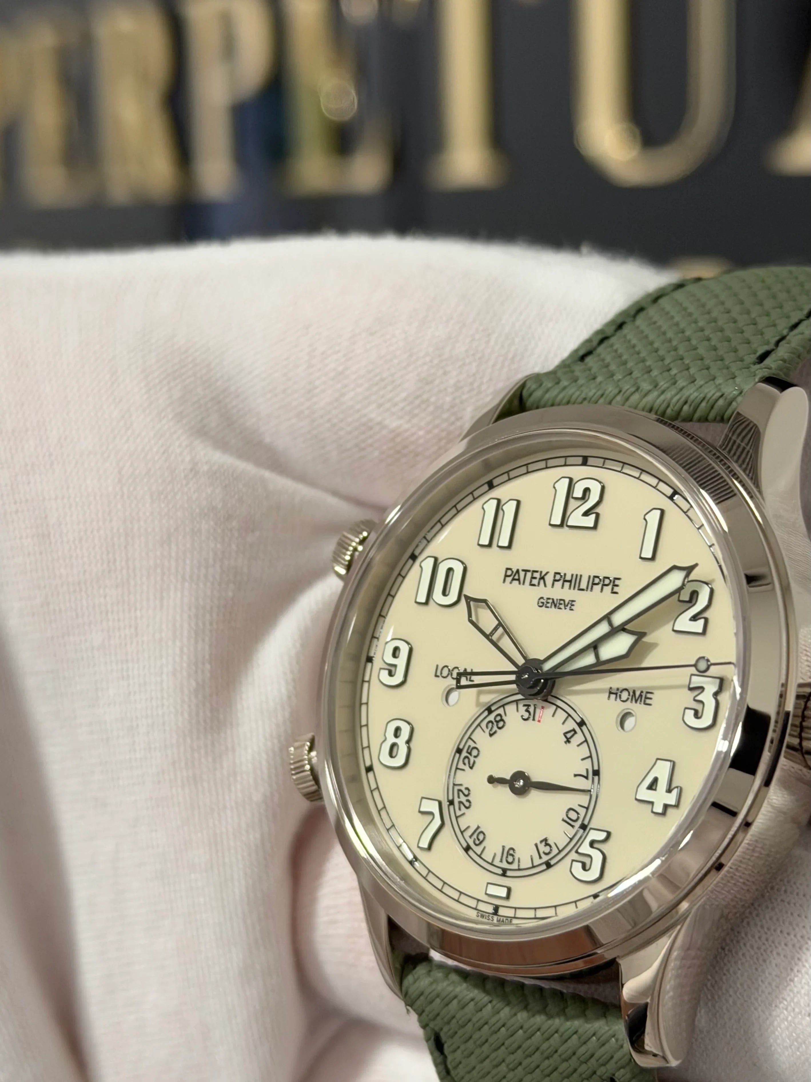 PATEK PHILIPPE CALATRAVA PILOT TRAVEL TIME IVORY 5524G