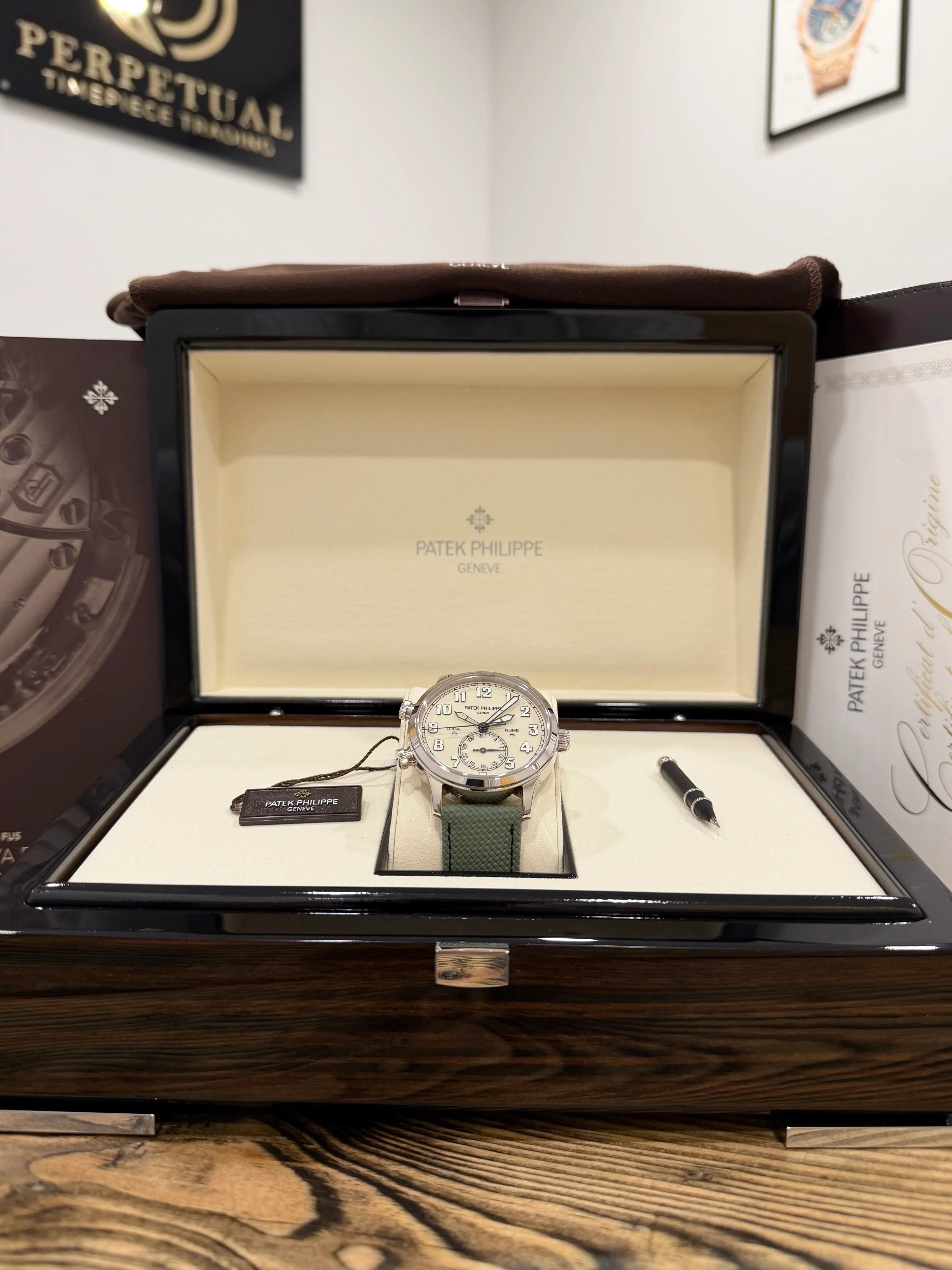 PATEK PHILIPPE CALATRAVA PILOT TRAVEL TIME IVORY 5524G