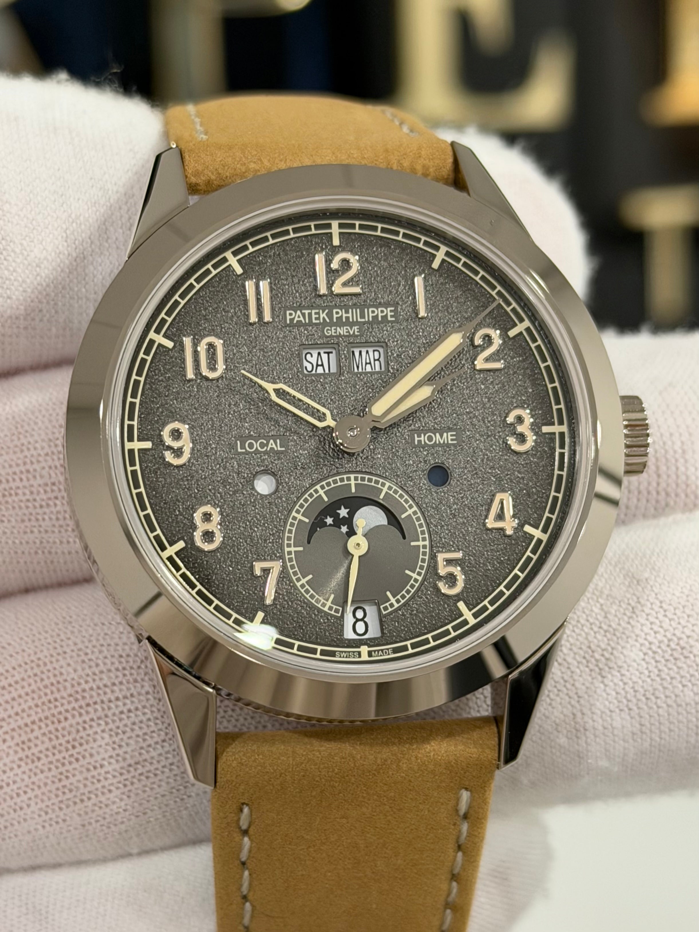 PATEK PHILIPPE CALATRAVA ANNUAL CALENDAR TRAVEL TIME 5326G