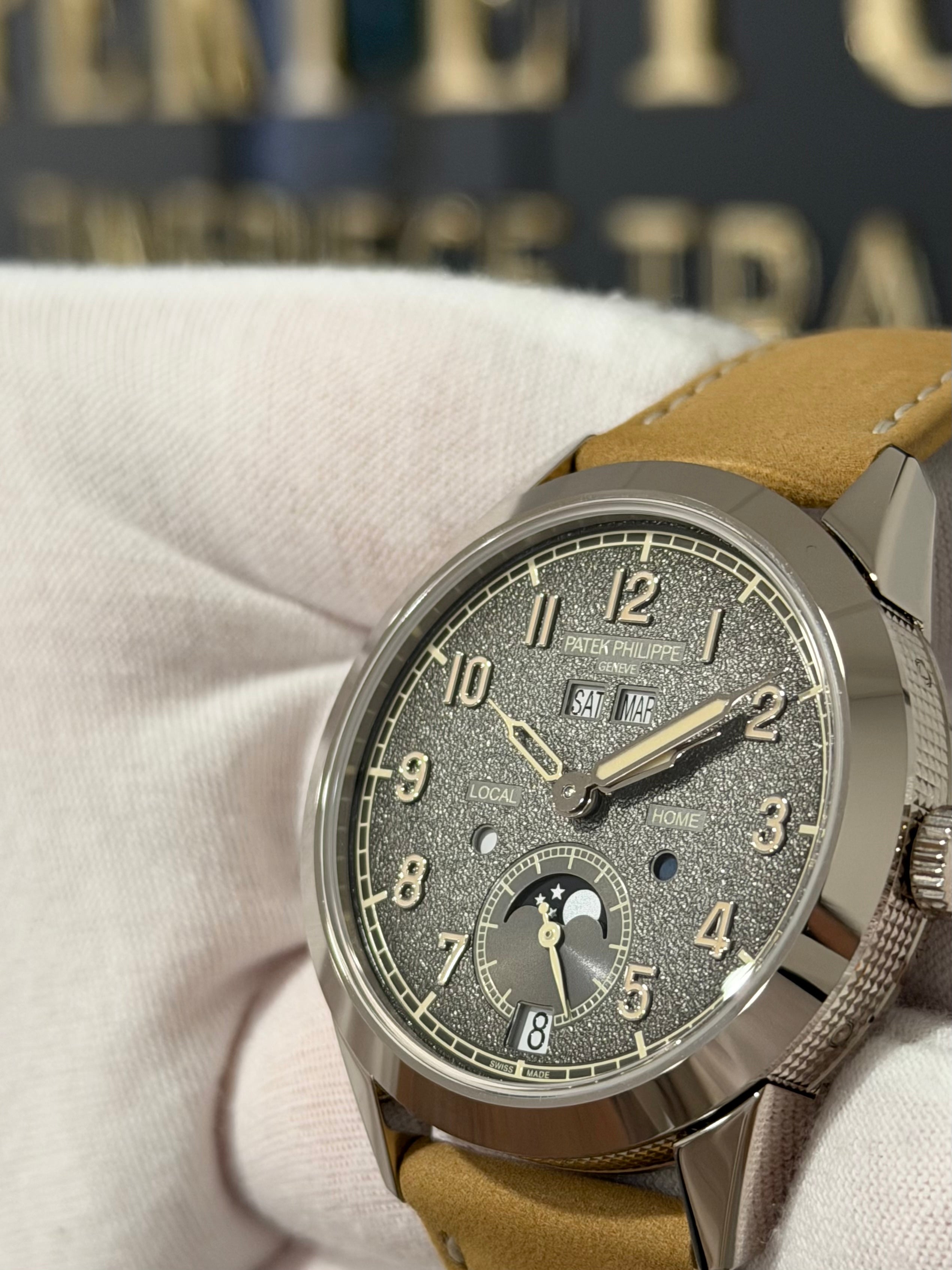 PATEK PHILIPPE CALATRAVA ANNUAL CALENDAR TRAVEL TIME 5326G