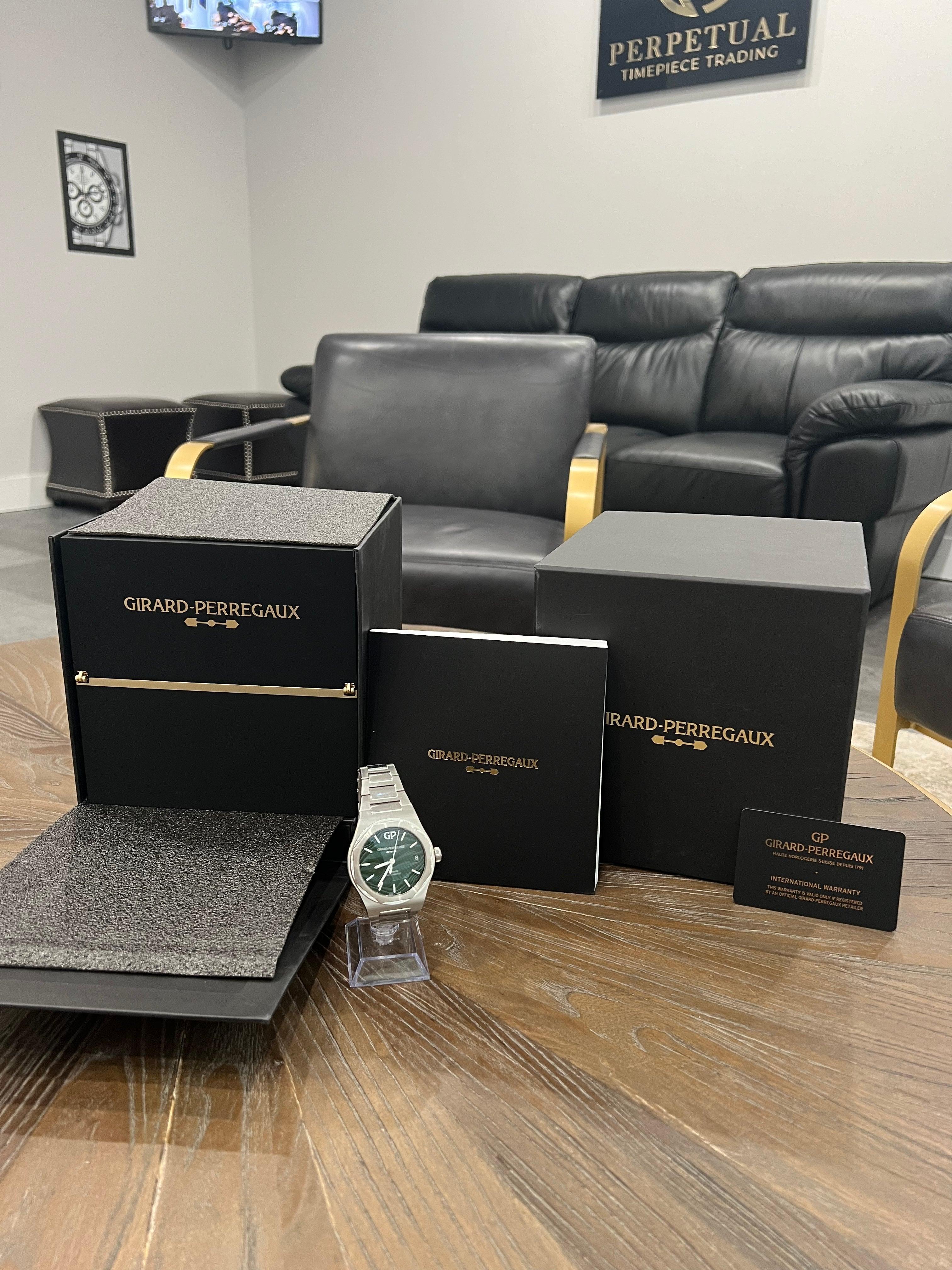 GIRARD PERREGAUX LAUREATO GREEN ETERNITY EDITION 81010-11-433-11A