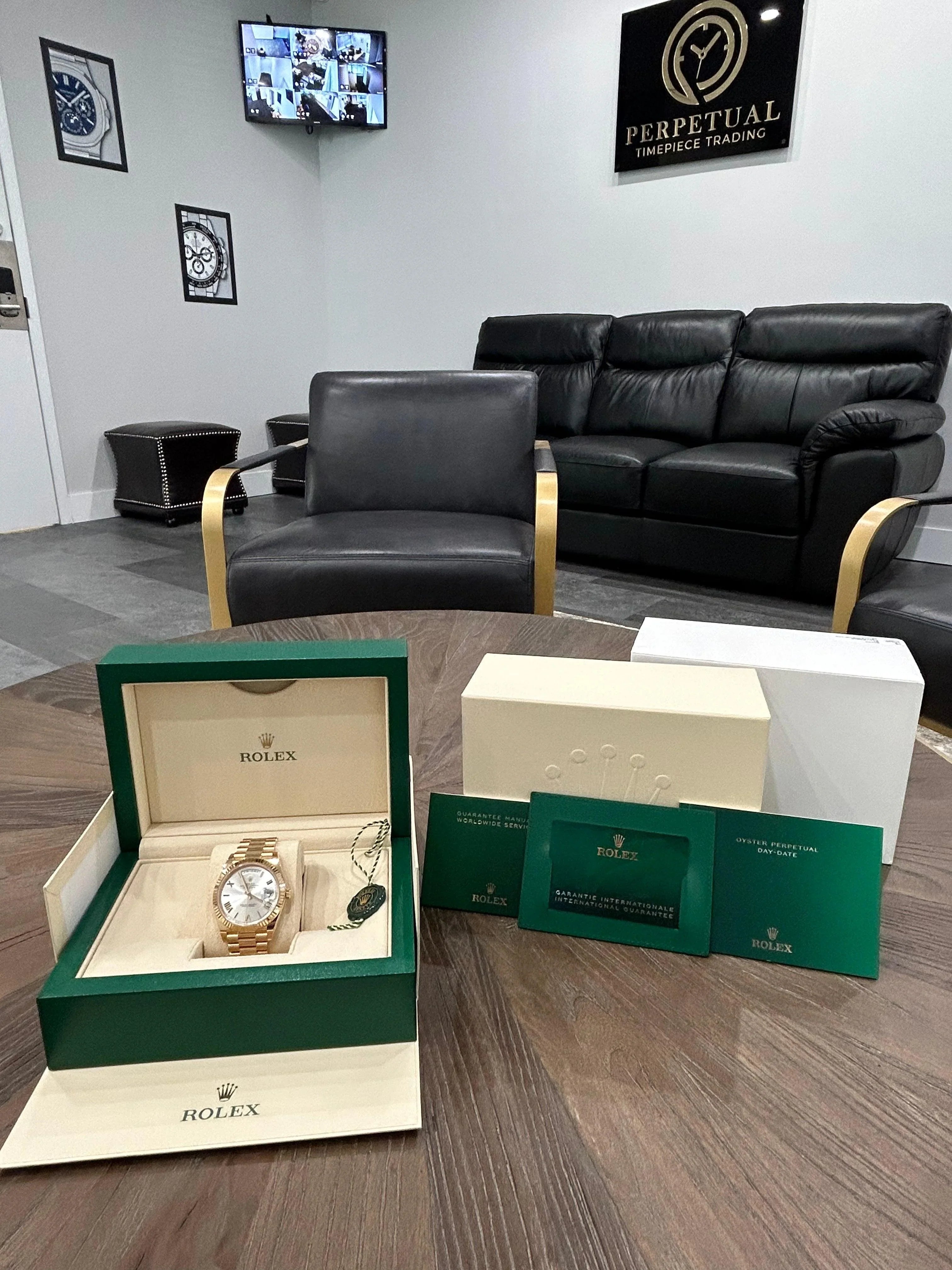 Rolex Day-Date 40 Silver Roman Yellow Gold 228238