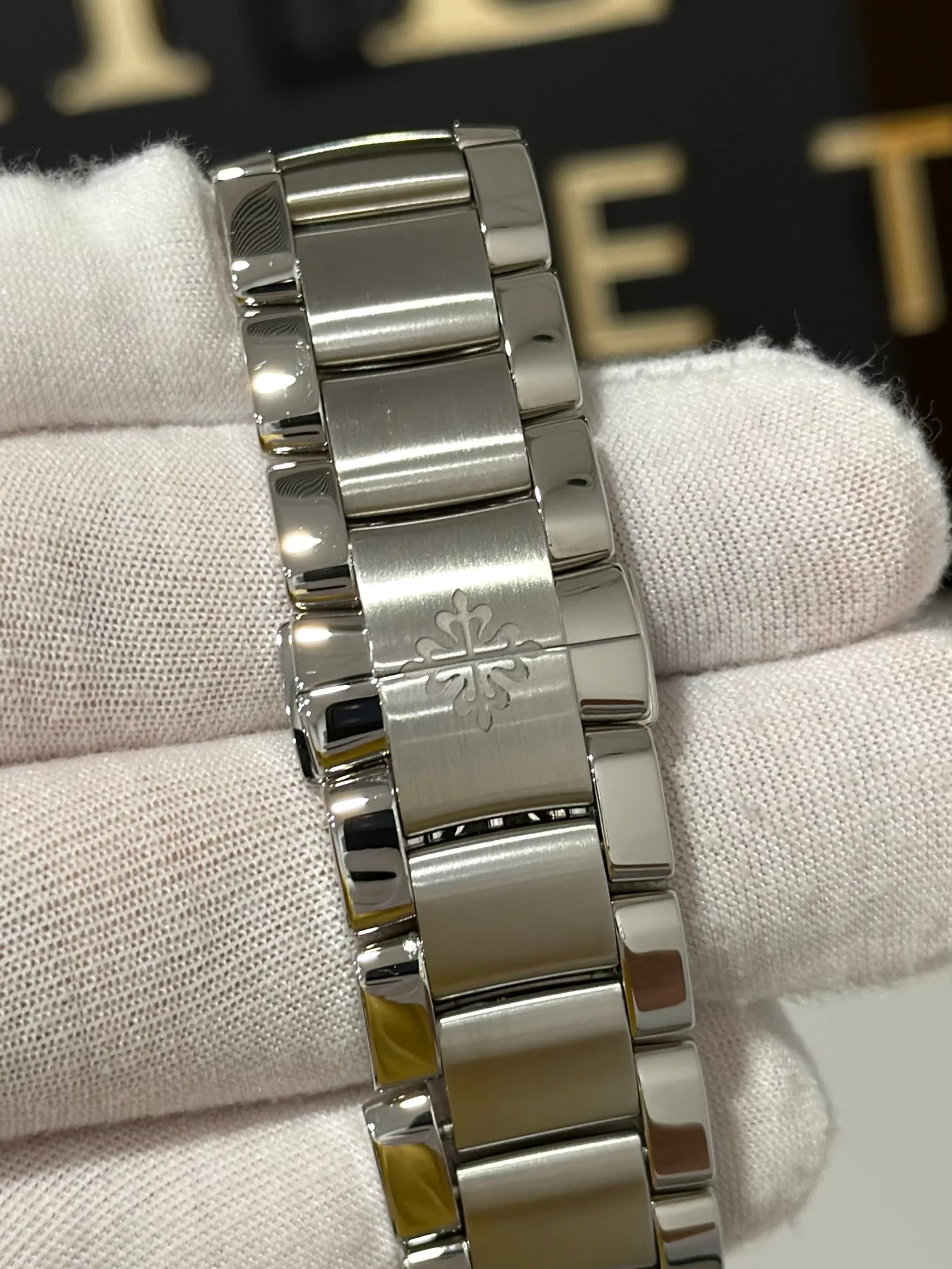 PATEK PHILIPPE FLYBACK CHRONOGRAPH ANNUAL CALENDAR OLIVE 5905/1A-001