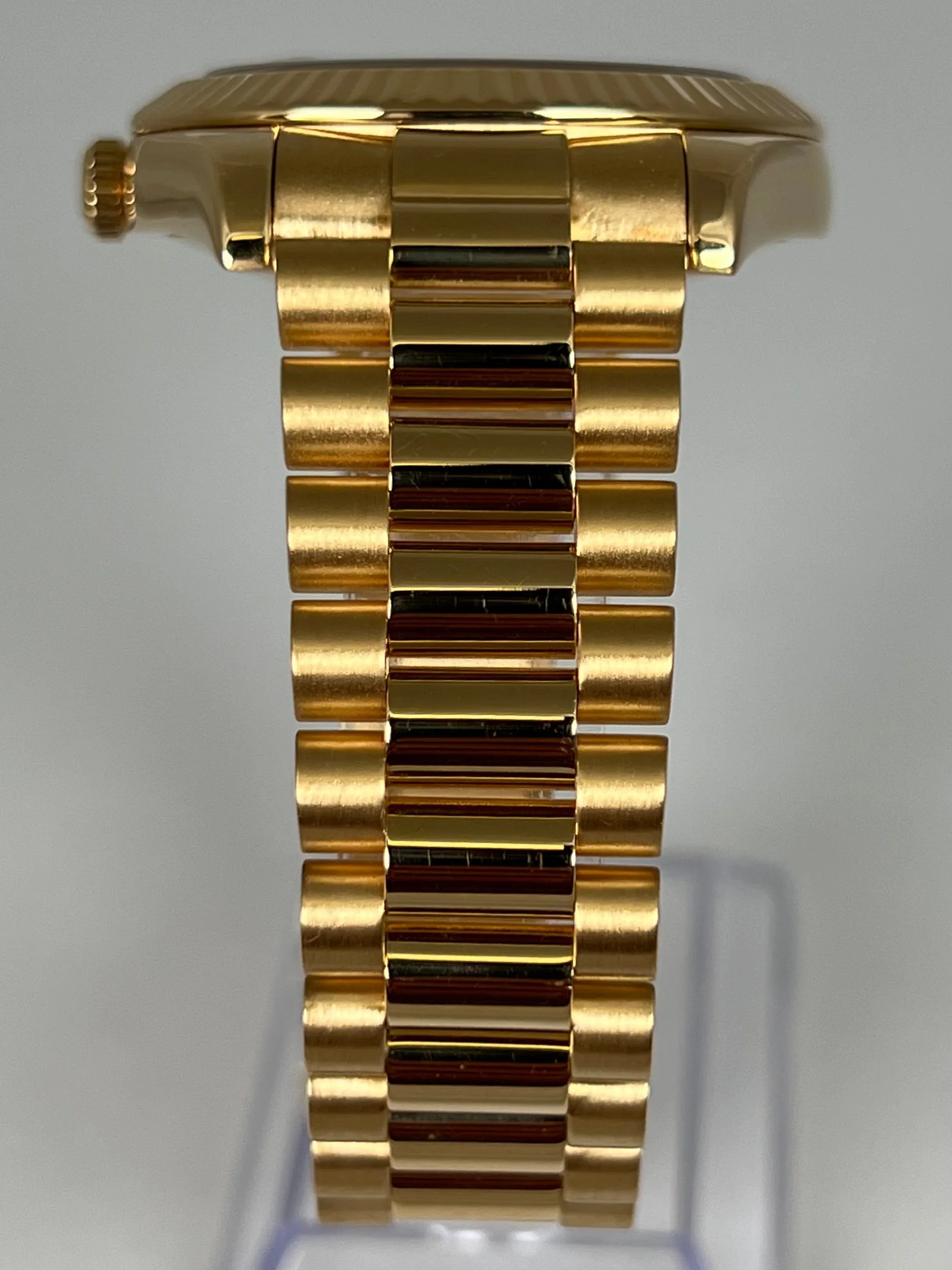 ROLEX DAY-DATE 41MM RED RUBY CHAMPAGNE 218238