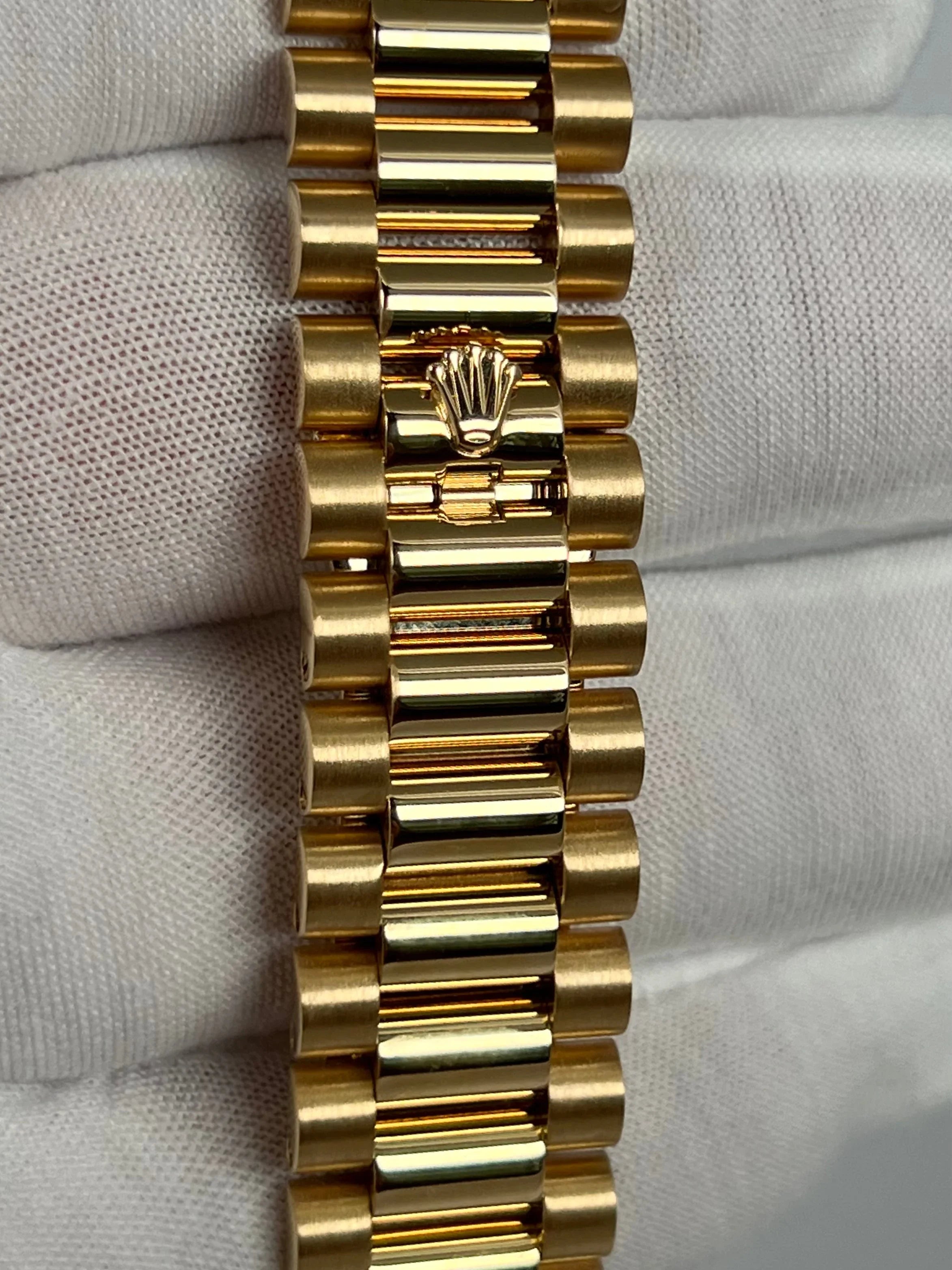 ROLEX DAY-DATE 41MM RED RUBY CHAMPAGNE 218238