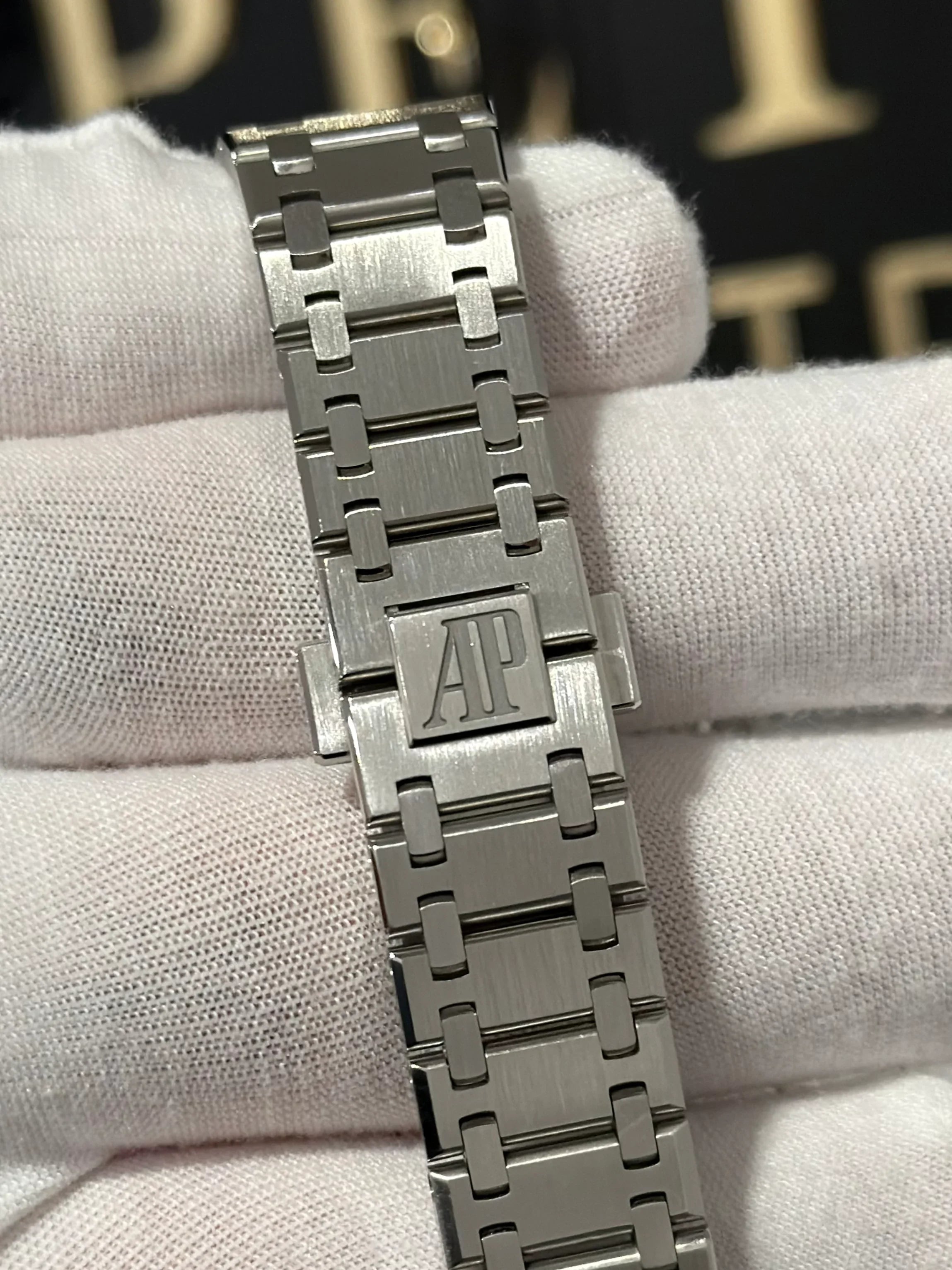 AUDEMARS PIGUET ROYAL OAK BLUE DIAL STEEL 15202ST