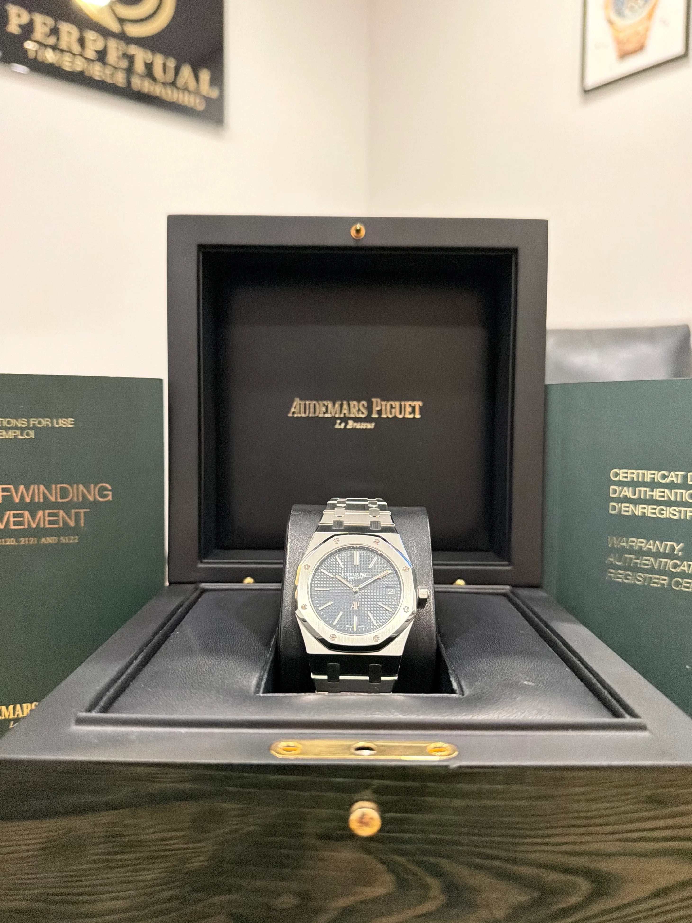 AUDEMARS PIGUET ROYAL OAK BLUE DIAL STEEL 15202ST