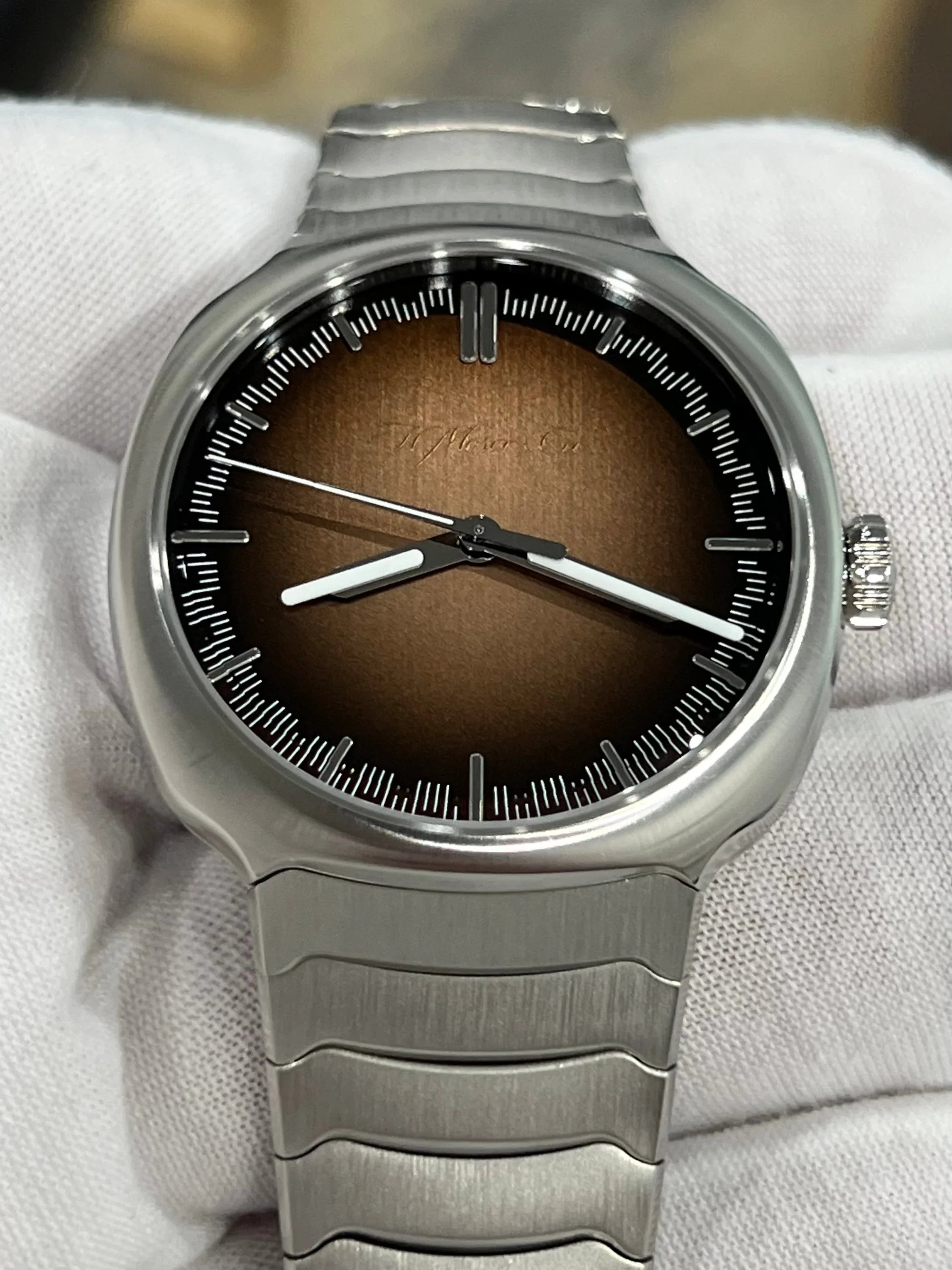 H. MOSER & CIE MOSER STREAMLINER SALMON DIAL 6200-1207