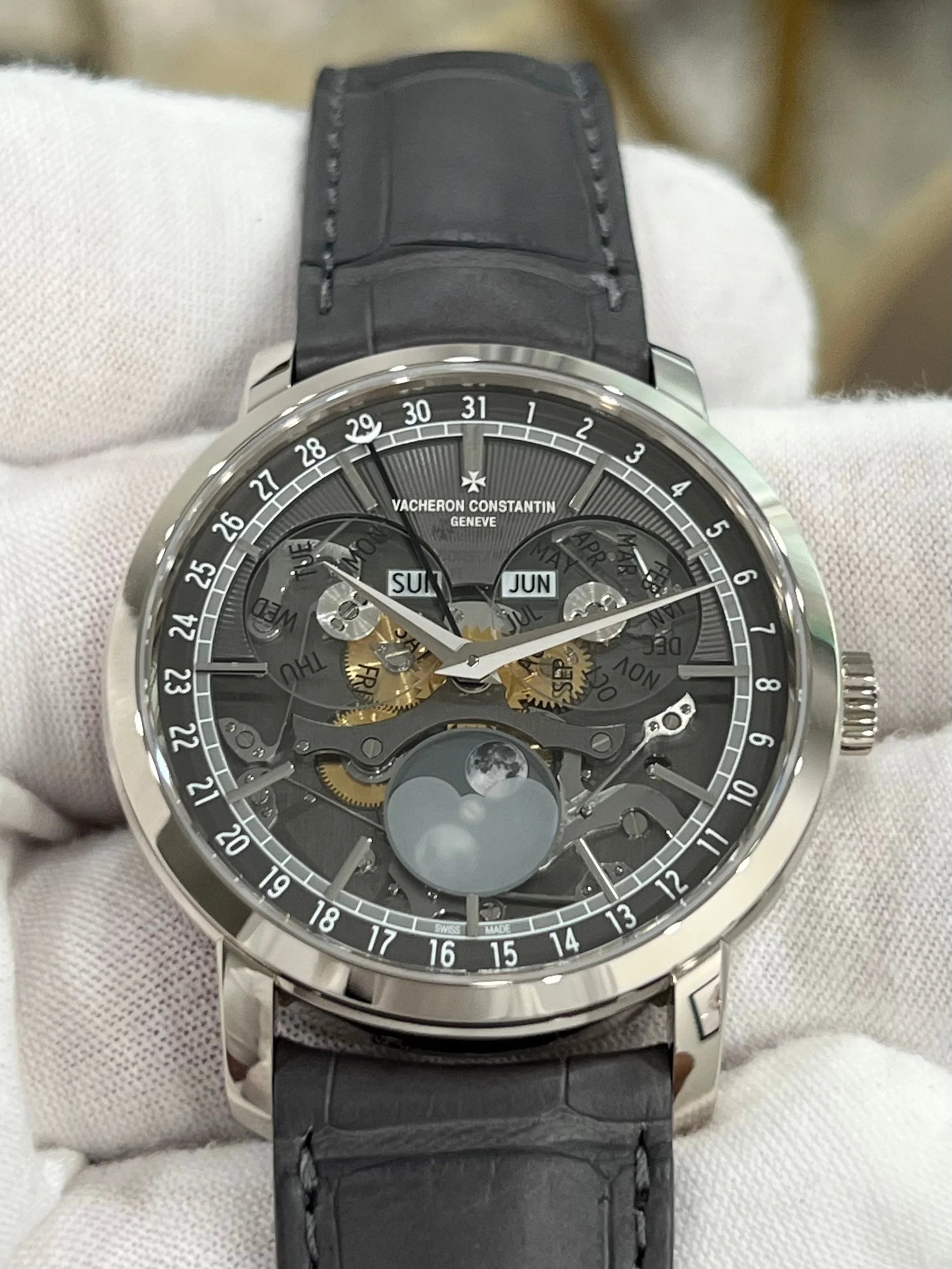 VACHERON CONSTANTIN COMPLETE CALENDAR OPENFACE 4020T/000G-B655