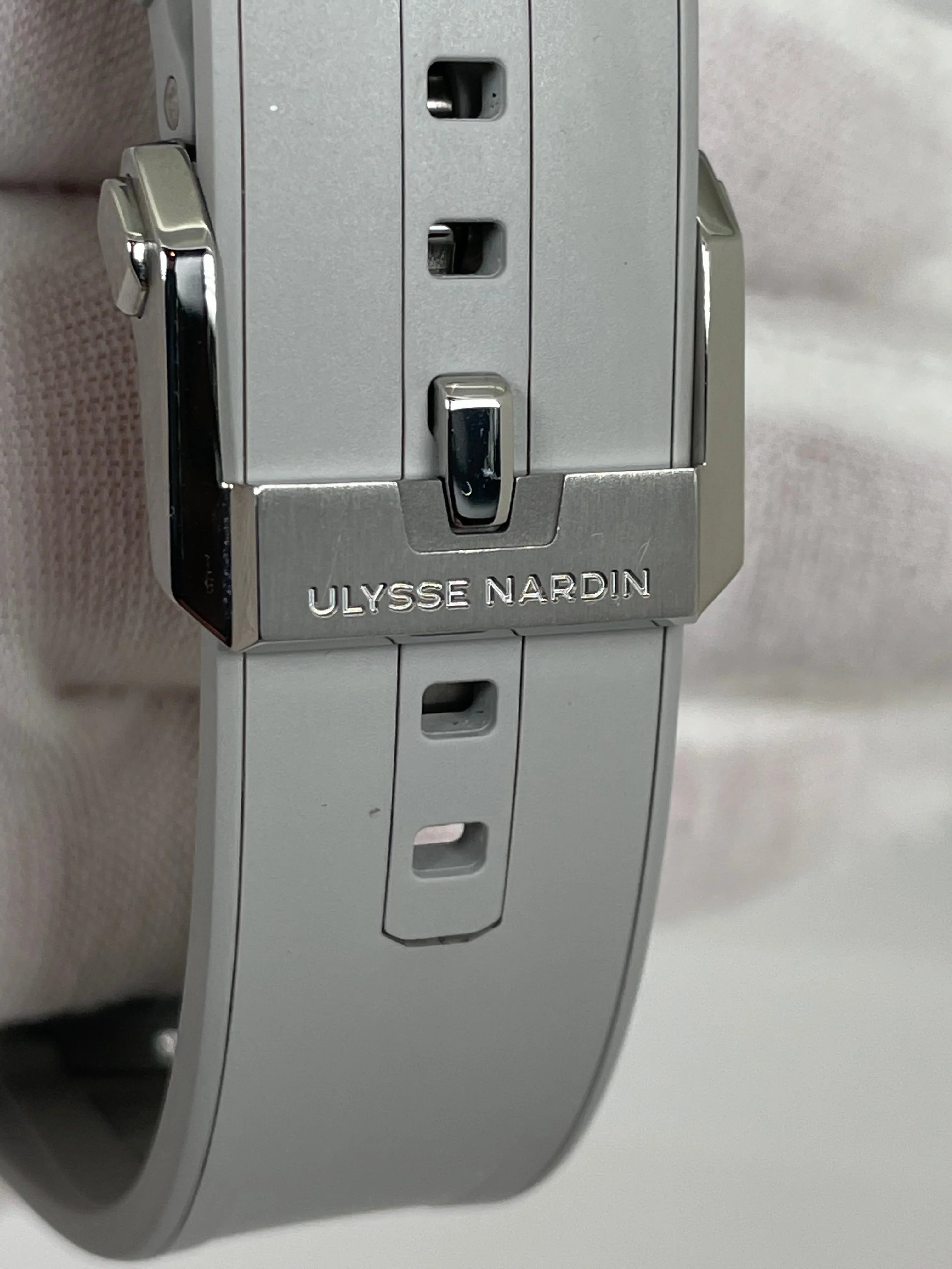 ULYSSE NARDIN Blast Tourbillon 1723-400/00