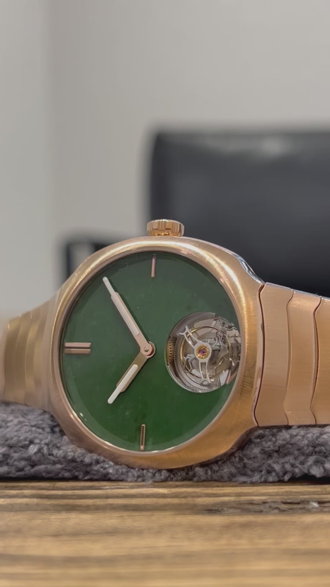 H.MOSER & CIE STREAMLINER TOURBILLON WYOMING JADE 6804-0406